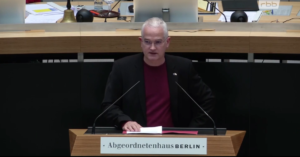 Jan Lehmann bei seiner Rede zum Landeskrankenhausgesetz