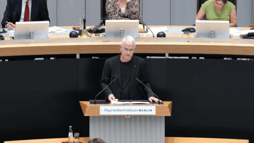 Jan Lehmann bei seiner Rede zur Verfassungstreue von Schöff:innen
